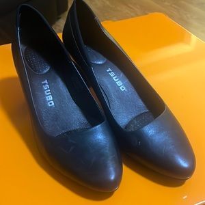 TSUBO Women's Fayth 8381 Black Leather Pumps Heels Size 9 Black 2.5” heel